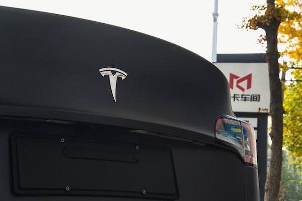 vehicules-electriques-Tesla