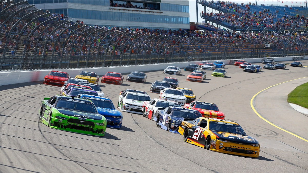 iRacing-acquiert-droits-creer-jeu-NASCAR-console