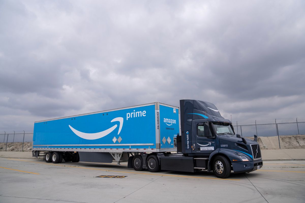 Amazon déploie 50 camions électriques